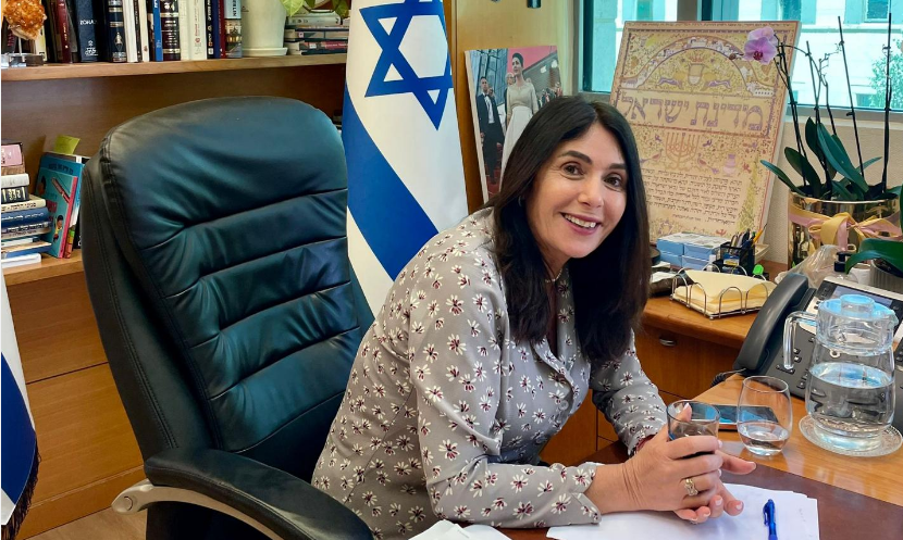  دخلت حيّز التنفيذ مبادرة الوزيرة ميري ريغيف لتمديد تصاريح السائقين لنقل المواد الخطرة